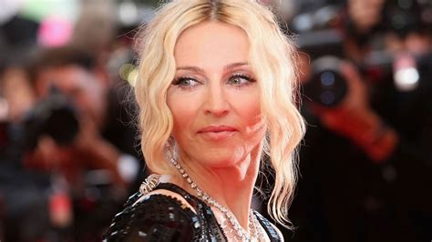 madonna nackt|Madonna, 63, shocks fans with daring topless pictures inside。